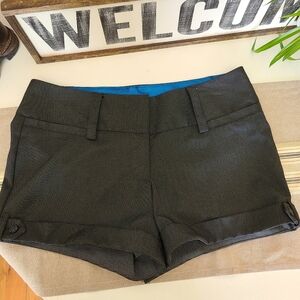 Studio Y Black Cuffed Y2K Style Shorts Size 7/8
